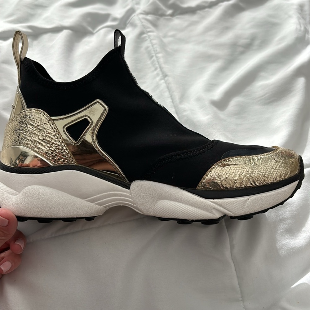 Michael kors willow slip on scuba sneaker black and gold size 8.5 - Picture 6 of 10